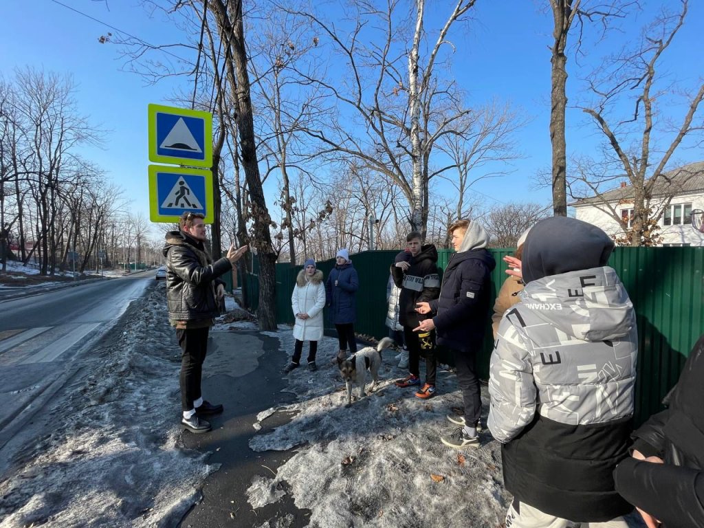 Повторяем правила дорожного движения.
