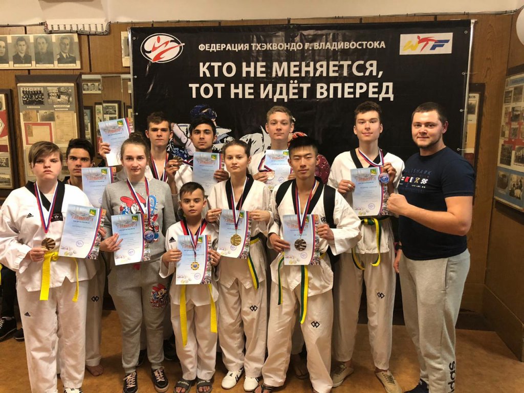 Соревнования по тхэквондо во Владивостоке.