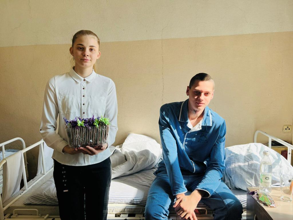 #Своих не бросаем!.