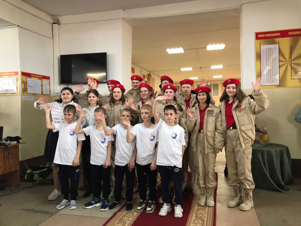 Поздравление шефов с Днём космонавтики.