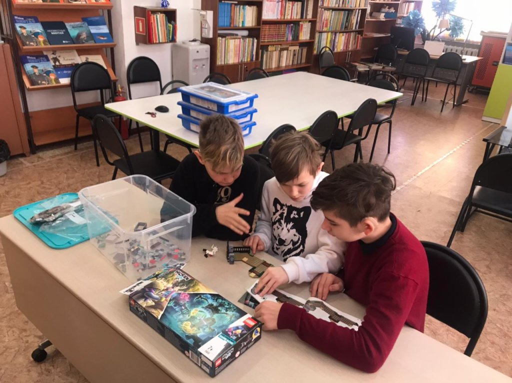 Урок робототехники вместе с LEGO.