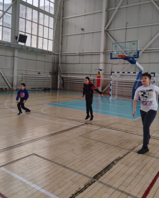 Тренировки по бадминтону.