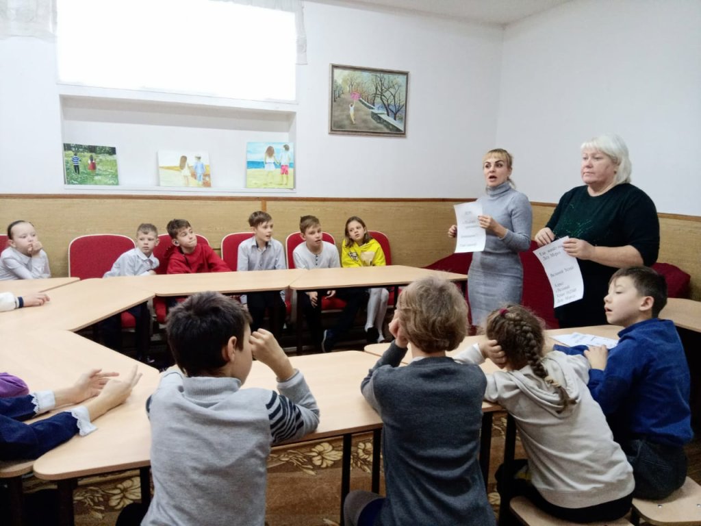 Классный час «Новый год шагает по планете».