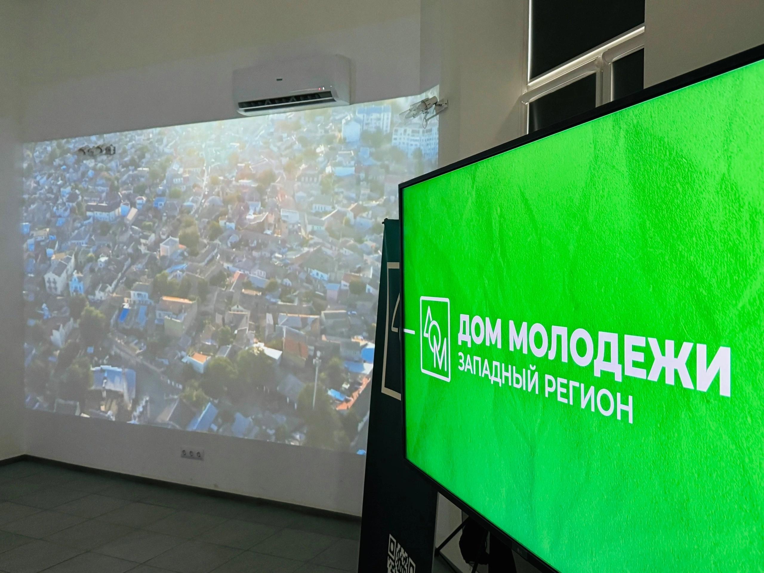 Визит в Дом молодежи.