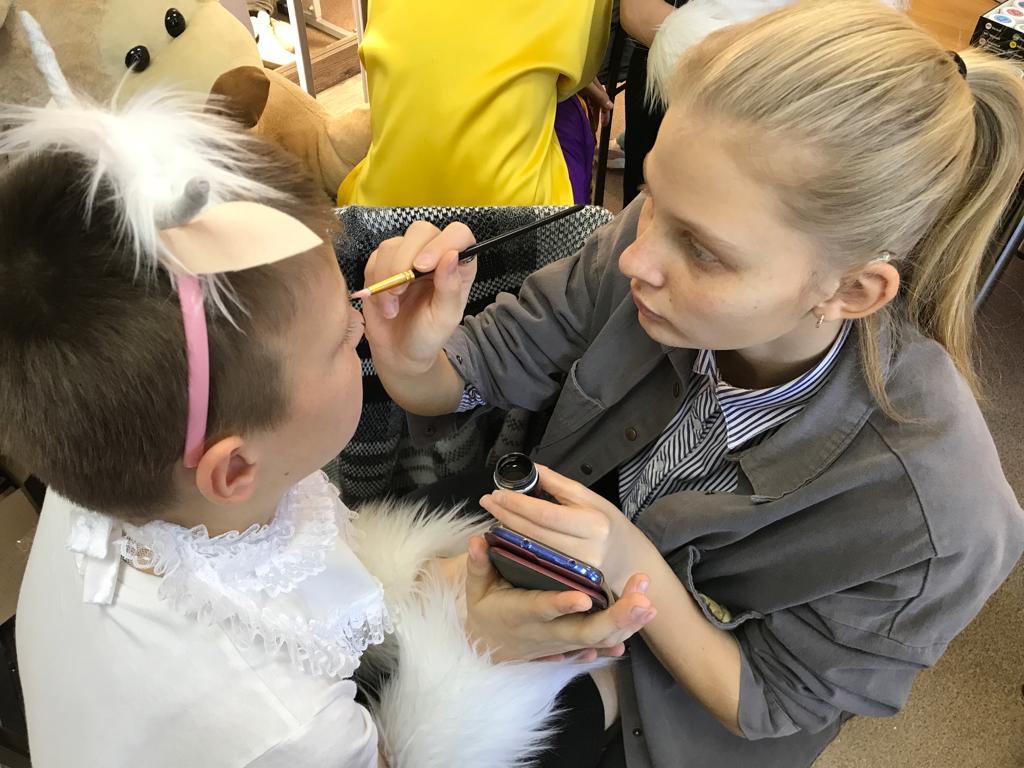 Учимся работать с гримом.
