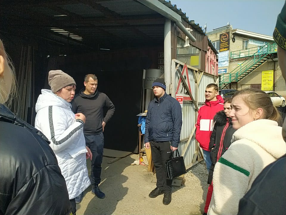 Экскурсия в мебельный цех.