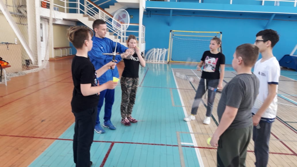 Тренировка по бадминтону.