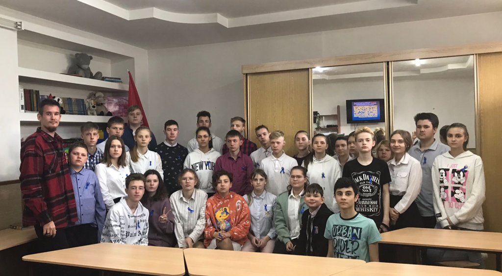 Синяя лента Апреля.