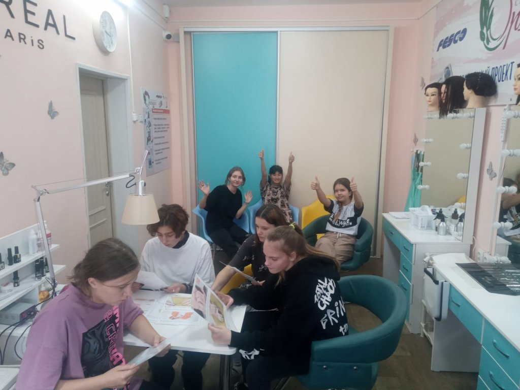 Занятия в студии «Орхидея».