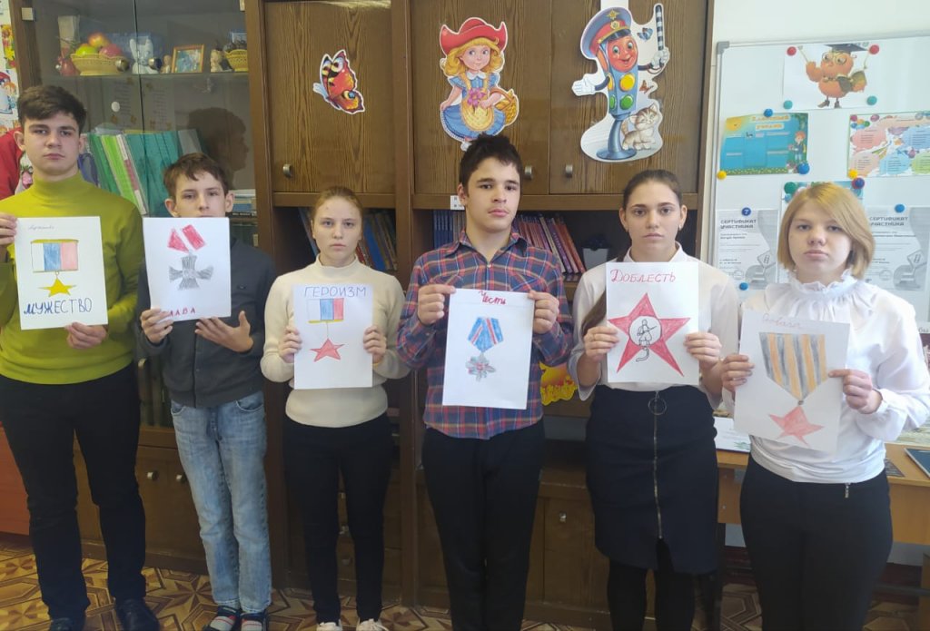 Поговорим о героях.