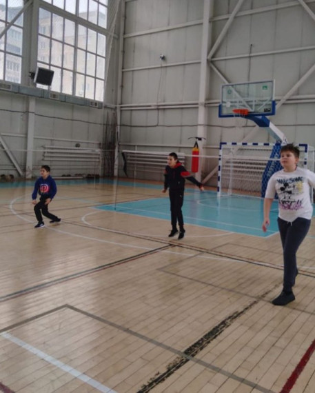 Тренировки по бадминтону.