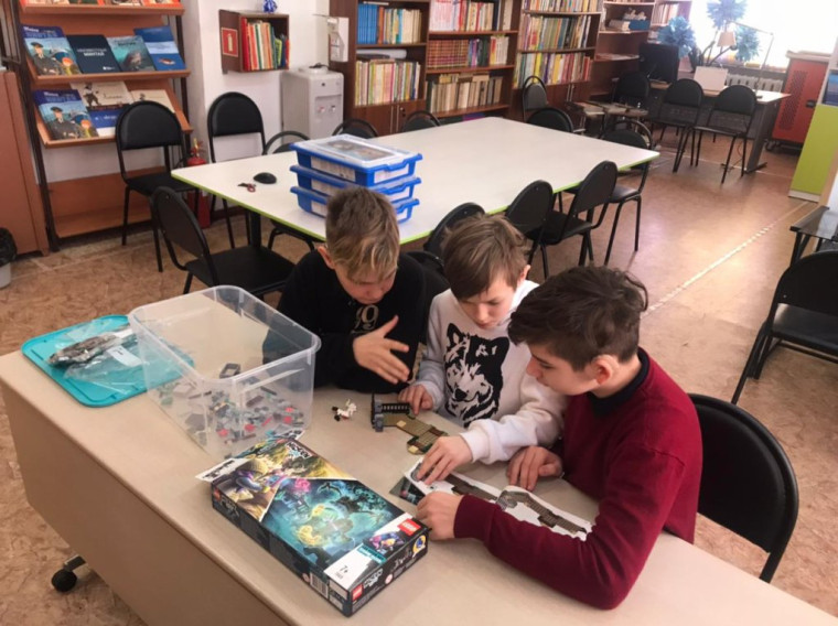 Урок робототехники вместе с LEGO.
